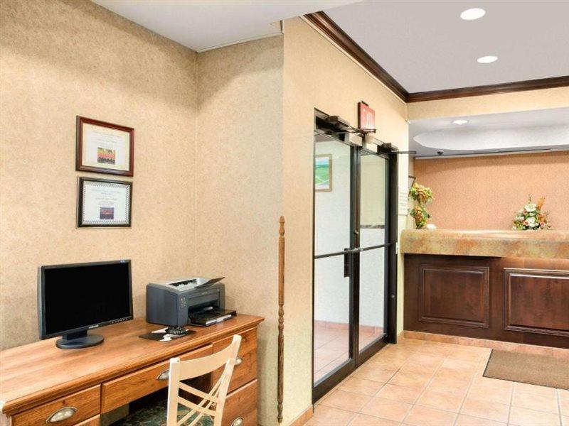Super 8 By Wyndham Grayville Extérieur photo