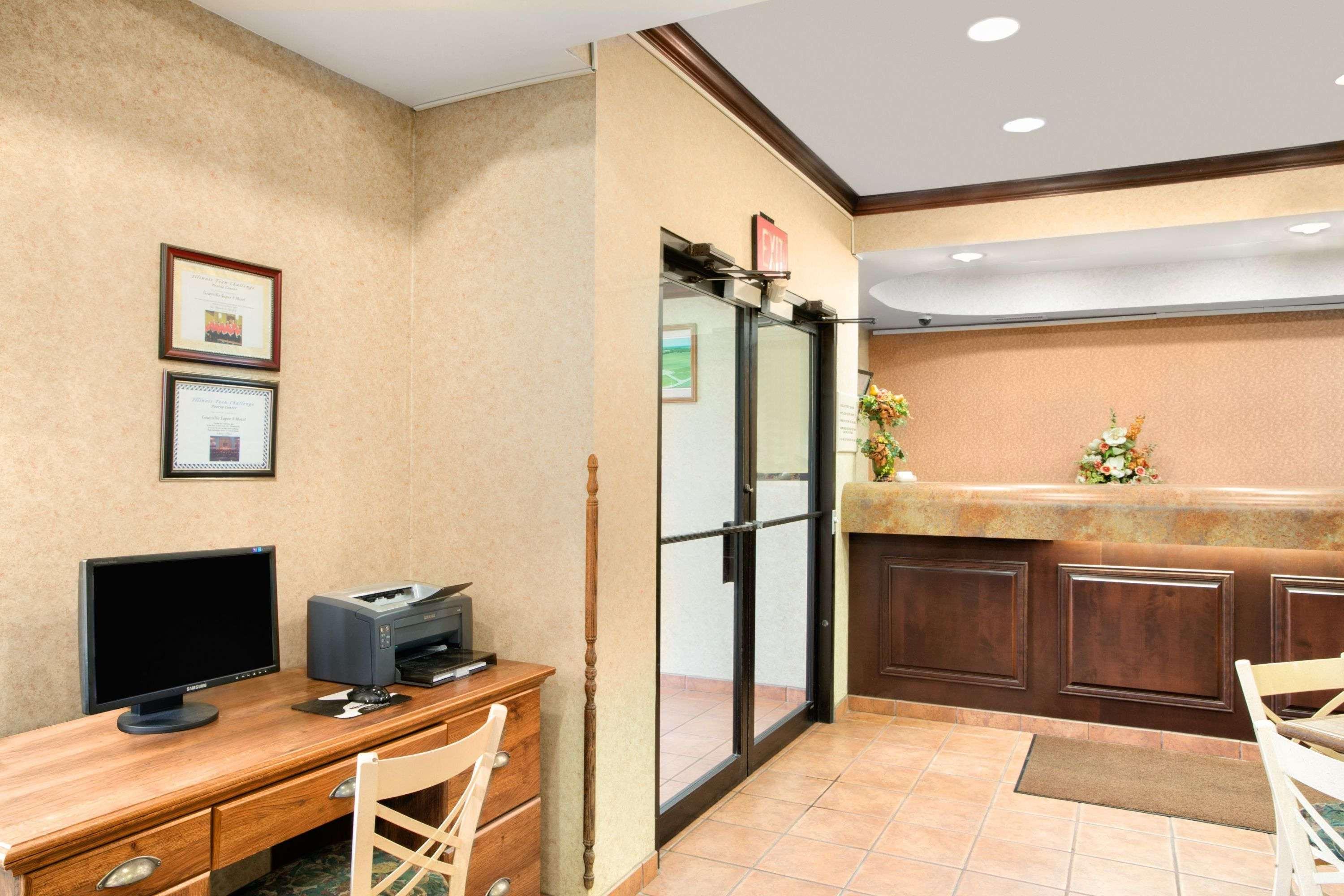 Super 8 By Wyndham Grayville Extérieur photo