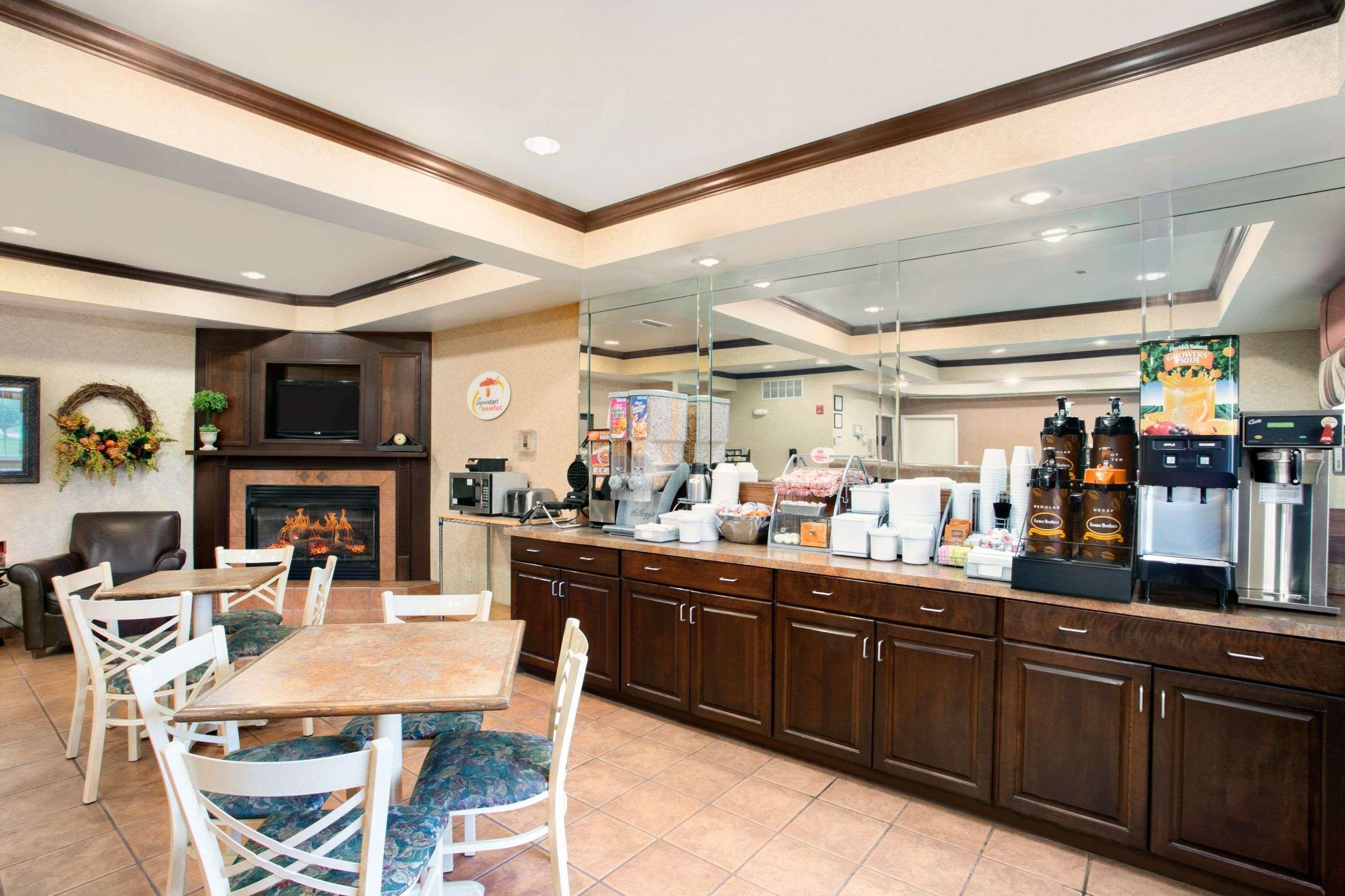 Super 8 By Wyndham Grayville Extérieur photo